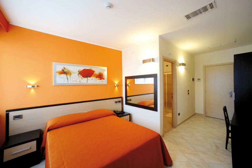 Hotel Cristina Rocca San Giovanni Zewnętrze zdjęcie